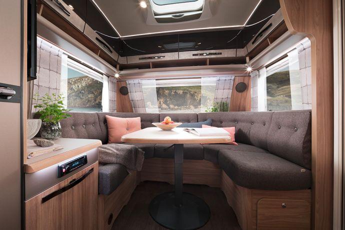 The panoramic crank skylight with integrated LED lighting, installed as standard in all ERIBA Nova models, lets a lot of light and fresh air into the interior of the caravan.