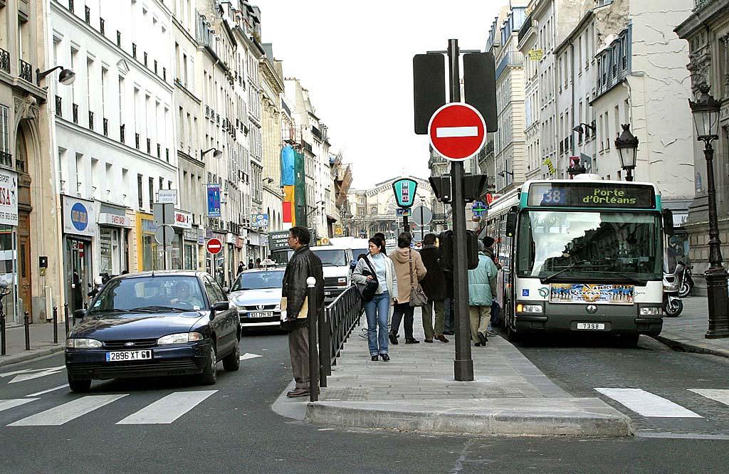 3 - Paris City council schemes 2001-2007 MOBILIEN: Strategic Bus Network Route 38 At least 20%