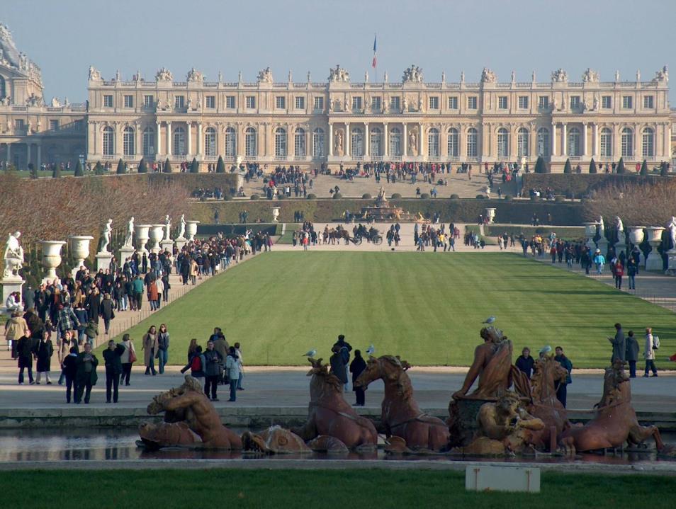 12.50 Château de Versailles In the time of Louis XIII, Versailles was a