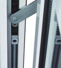 stays are connected with a metal rod, so the gasket pressure is distributed evenly over the total sash width.