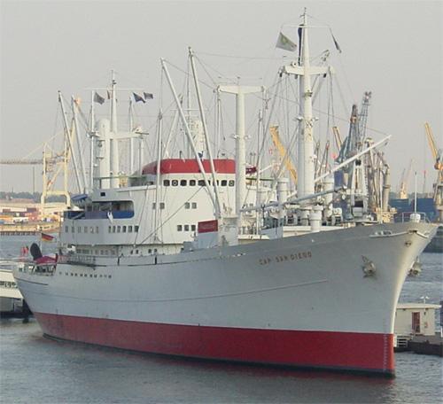 13 Hamburg Ueberseebruecke Cap San Diego Cargo museum ship in running