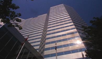 12,000 sq.ft. 4 5 2001, avenue McGill College, Montréal Prestigious office building. Class A office space.
