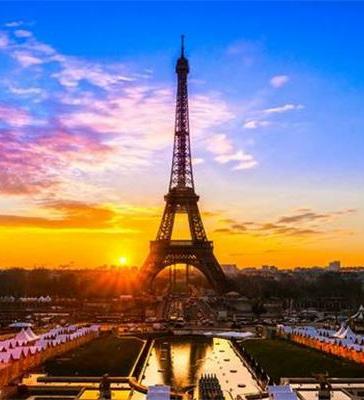PARIS - OCTOBER 19 Page 24 of 29 10:00 AM 3 hr Private walking tour of Paris with local guide = VOUCHER #21 Your guide Marie Ange will meet you at the hotel lobby at :00 am Paris, France: Explore the