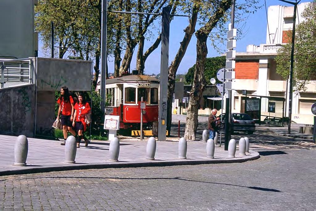 The upper terminal of the line in the Estefania section of Sintra with car 2 waiting for its departure time.
