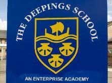 The school sits at the heart of The Deepigs ad has bee described as a vibrat, growig commuity.