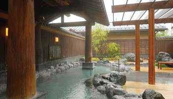 F U J I YA M A O N S E N The natural onsen hot spring is situated inside the Fuji-Q Highland area and
