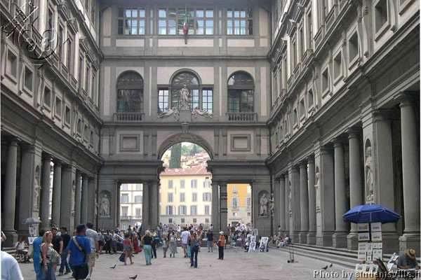 Tour GUIDED VISIT TO ACCADEMIA (Approx. 1 hour) ** Free Sale ** During your vacation in Florence you cannot miss out on meeting one of the most famous sculptors of the world: Michelangelo.