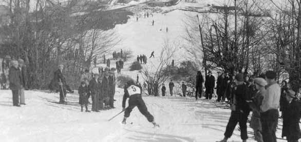 120 GODINA HRVATSKOG SKIJANJA Skijaško natjecanje u Delnicama sredinom dvadesetih godina prošlog stoljeća Izazovi naše skijaške budućnosti Sto i dvadeset godina skijanja u Hrvatskoj jedna je od