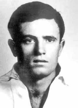 Bio je igrač neiscrpne energije, podjednako uspješan u obrambenim i napadačkim akcijama. Ante Žanetić Luli rođen je 18. siječnja 1936.