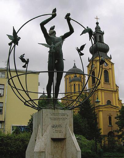 Pregledni članci Review papers UDK 712.5/.7:730 Slika 1. Skulptura Multikulturalni čovjek će izgrađivati svijet u Sarajevu Figure 1.