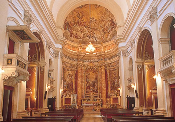 PERFORMANCES April 20, 2017 Exchange concert with Dubrovački komorni zbor at St Ignatius Church, Dubrovnik A beautiful Baroque style church located up some stairs on a hill just off the Gundulic s