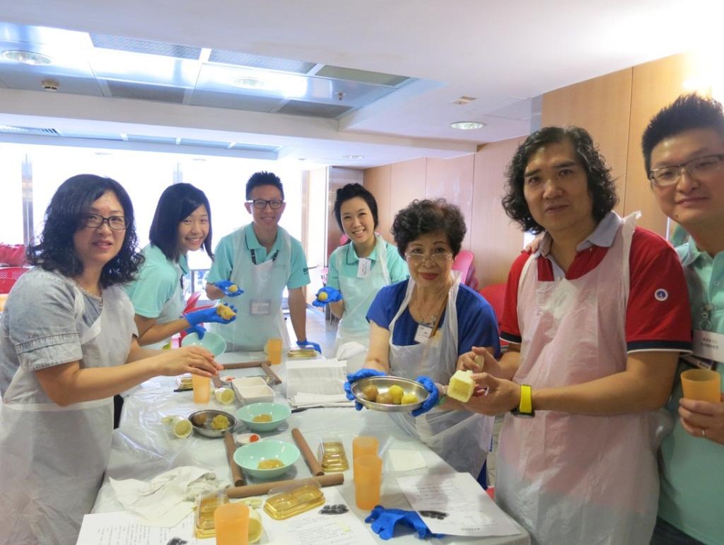 3. Everyone who participated in the moon cake-making workshops enjoyed the
