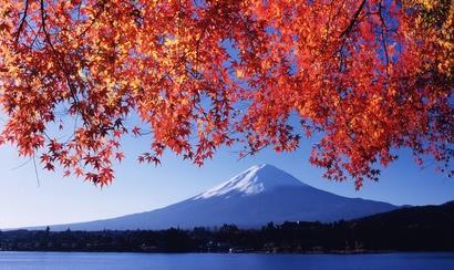 A hot spring resort town with various tourist attractions and views of Mount Fuji.