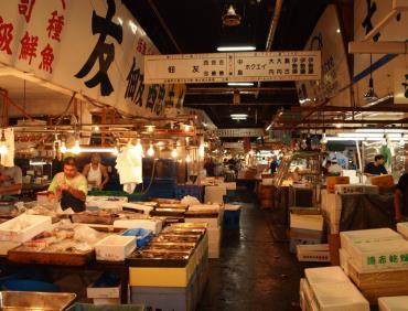Dinner(Halal Bento) at Hotel Select Tour:TY002-9:30 a) Tsukiji Market Tsukiji Market is a large wholesale market for fish, fruits and vegetables in central Tokyo.