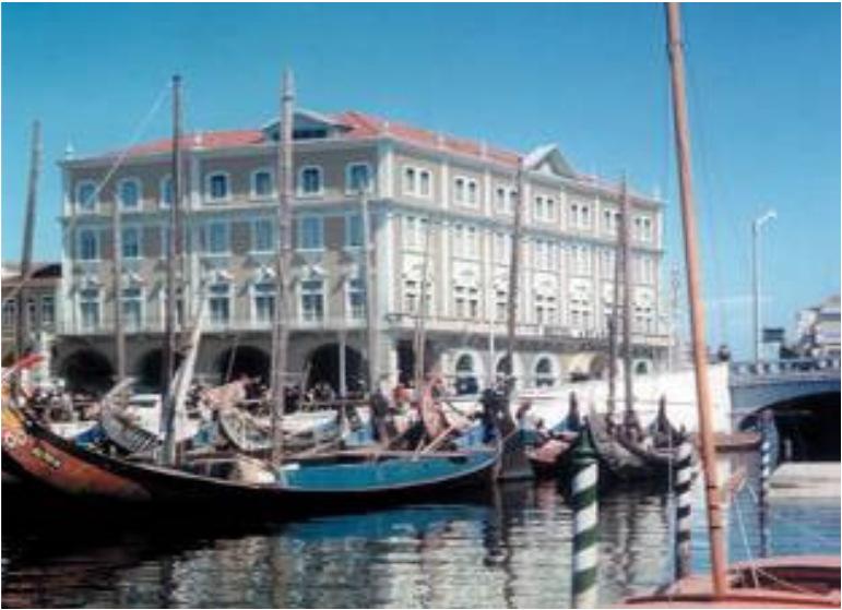 Hotel Aveiro Palace In Aveiro, the city of water and light, stands the "HOTEL AVEIRO PALACE" Situated in the heart of the city where the main channel of the river, baths Aveiro.