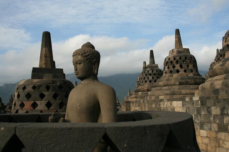Day 10: Yogyakarta Today you are free to discover Yogyakarta and there is much to discover! The optional excursion will take you to the largest Budhist monument, the world famous Borobudur.