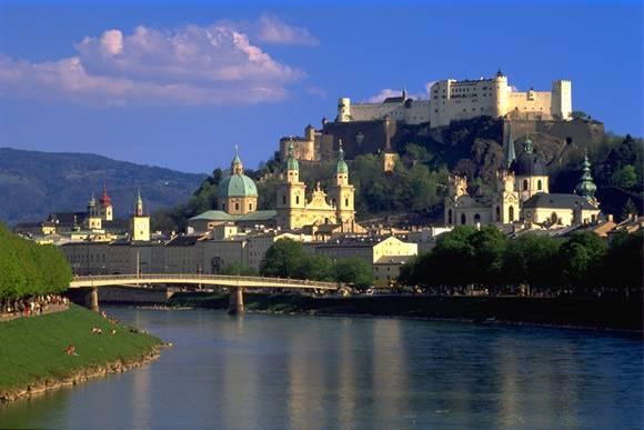 Booking Code: DEAUxx13D from 1054 EUR (3* Hotel - price per adult person sharing double room and min 02 pax) Best of German and Austria Salzburg: A perfectly preserved Baroque city with a vibrant Old