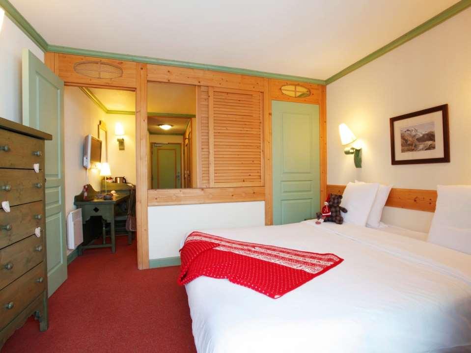 Deluxe Rooms 20 Deluxe Rooms These spacious Deluxe Rooms offer generous