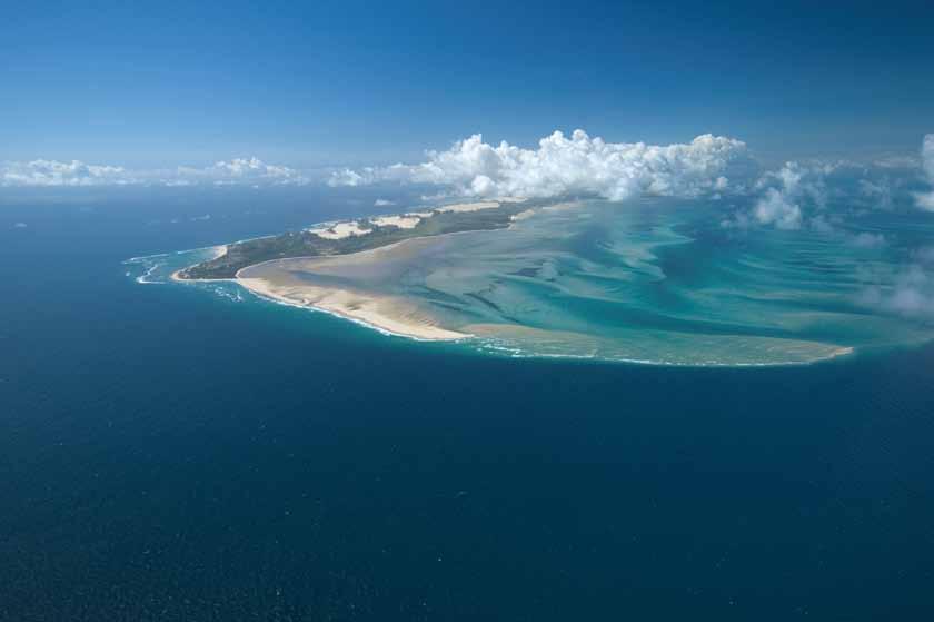 Location 30 kilometres east of mainland Mozambique on Africa s east coast, Anantara Bazaruto Island Resort & Spa resides on a 12,000 hectare tropical island.