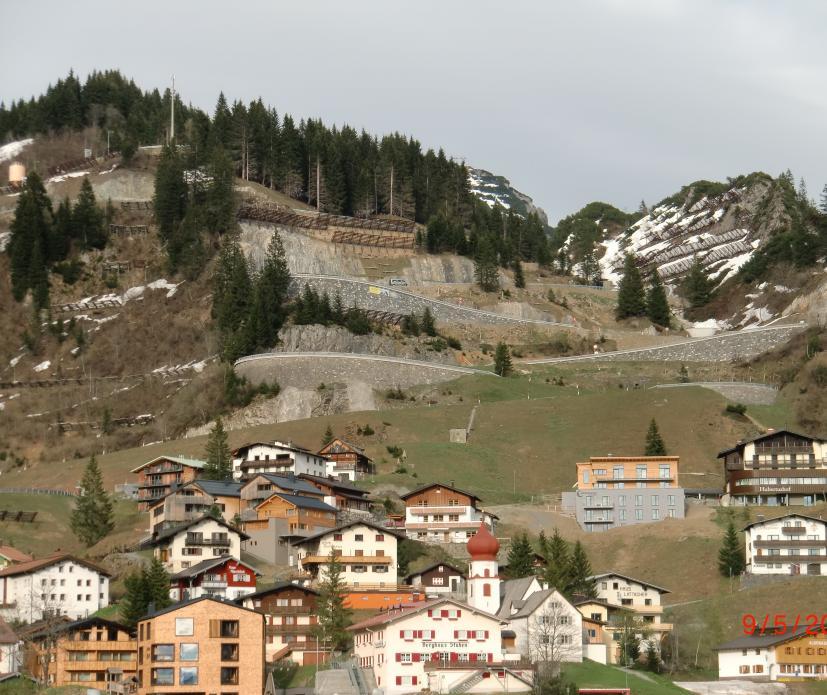View of Stuben am Arlberg toward the Rauz junction. The new 1.3 km route with 5 bend is visible.