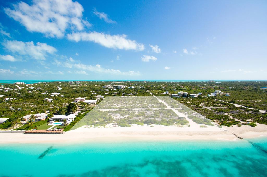 CONCEPT AND MASTERPLAN Beach Enclave Grace Bay owners will benefit from discrete 24/7 management, professional property maintenance, optional rental management program, gated entrance and security,