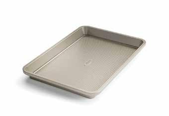 handling and transferring to and from the oven Ideal for homemade and frozen pizza #11159900 Sheet & Jelly Roll Pans 28 Stay-flat feature helps