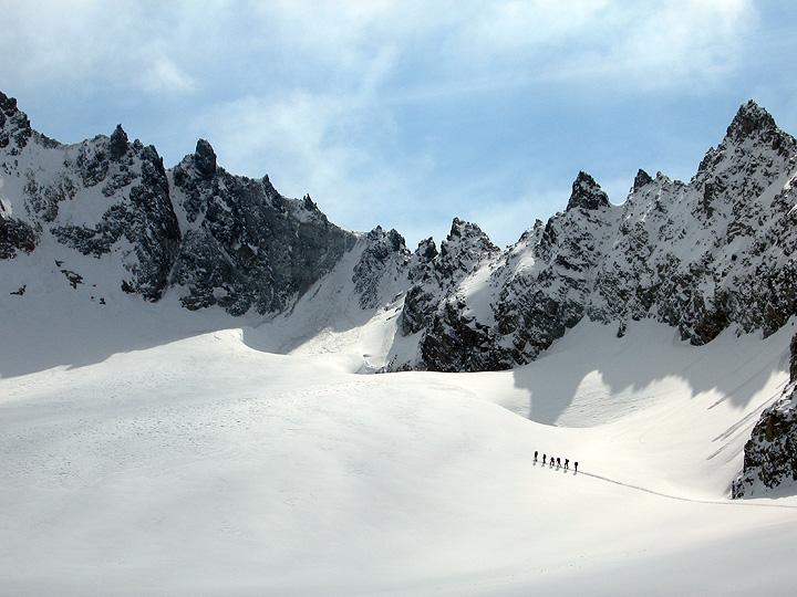 ALPS- SILVRETTA SKI TOURING 2013 TYPOLOGY HAUTE ROUTE 4 days DIFFICULTY F MIN PERSONS 6/8 GUIDE 1 mountain guide UIAGM PERIOD 25-28 april 2013 The Silvretta group is located along the Austrian-Swiss