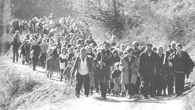 Dëbimi masiv i popullsisë shqiptare nga Kosova, mars-qershor 1999. Fotografi e publikuar në shtypin çek.