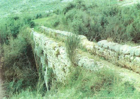 24 Kisha e Marmiroit Ujësjellësi i Ferrunit Pranë Kishës së Marmiroit, në rrëzë të Malit të Karaburunit, janë identifikuar gjurmë të një ujësjellësi