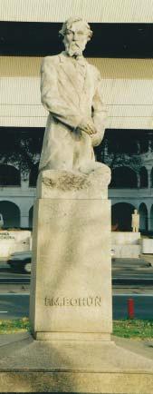 Royovi. Monumentálna tvorba Druhou základnou polohou Štefunkovho výtvarného vyjadrenia boli monumentálne pomníky a pamätníky. Prvým v tomto žánri bol roku 1936 pomník P. O.