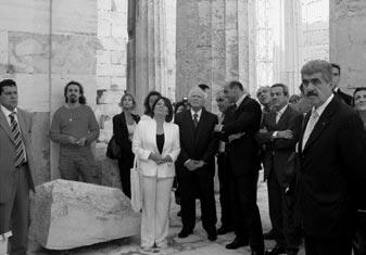 35 The restoration of the Erechtheion: 20 years later Visit of the President of the Hellenic Republic K. Papoulias and the Minister of Culture, G. Voulgarakis to the Acropolis.
