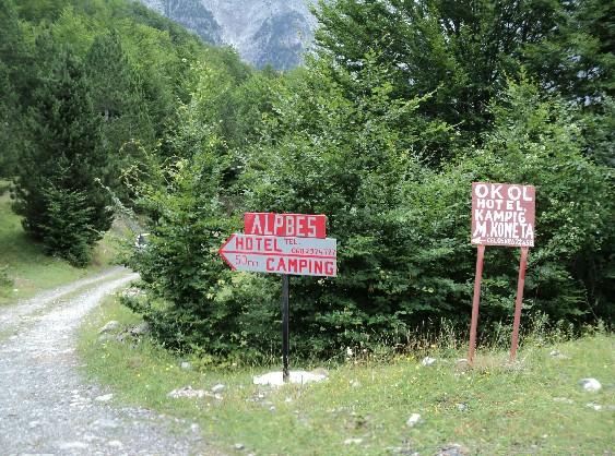 përmes sinjalistikës së duhur turistike përbën një ndër kushtet e domosdoshme të infrastruktues turistike të Shqipërisë.