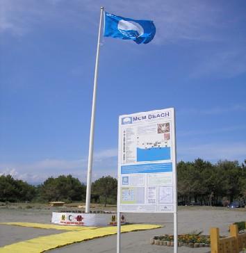 këtij projekti filloi në vitin 2004 ku 10 plazhe fituan Flamurin e Kaltër 173. Ky projekt vazhdon dhe sot në bregdetin e Malit të Zi rreth 19 plazhe kanë Flamurin e Kaltër. Foto.16.