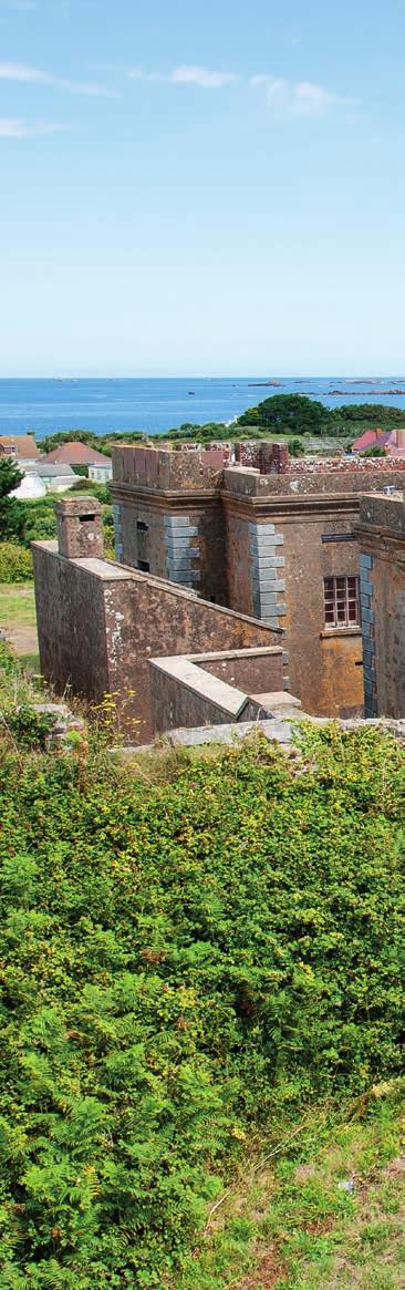 HISTORY OF FORT RICHMOND FORT RICHMOND LIES ON THE WEST COAST OF GUERNSEY ON A PROMINENT ELEVATED HEADLAND KNOWN AS MONT AU NOUVEL.