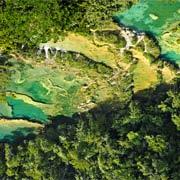 Semuc Champey is formed by what is known as a natural land bridge 500 meters long. The Cahabón river runs under the rock mass, also known as a siguán.