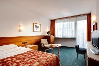 Single Room 125,00 Double Room 200,00 Parkhotel Hall**** This modern hotel is located close to the centre of the city of Hall in Tirol. The distance from Congress Innsbruck to the hotel is 15 km.