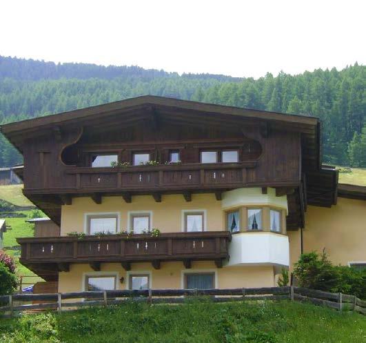 amazing ski-in ski-out position. The apartment is built in a traditional Tyrolean chalet style, in a quiet and sunny position with spectacular mountain views.