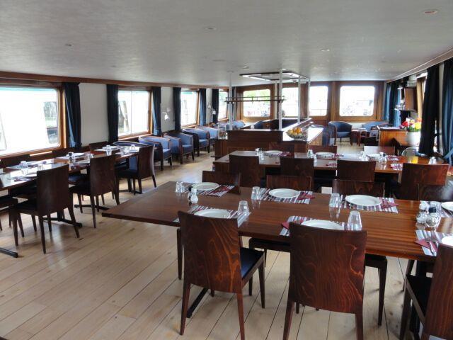 The barge has 10 twin cabins (10 sq.meters / 108 sq.ft.), two cabins have a third bunk bed.