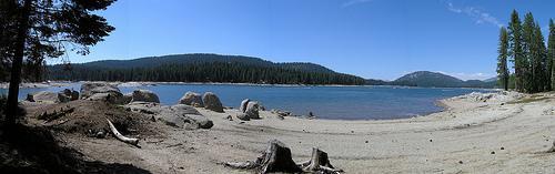 Location Camp Chawanakee is located on the shore of Shaver Lake on the west side of the Sierras.