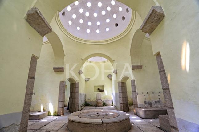 The big hall for rest, Hammam had the gallery and the fountain, which was placed in the middle of hall, and above each of them