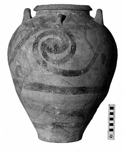 0 2 4cm. PIT.XIX.A88 PIT. XIX.A13 0 1 2 cm. PIT.XIX.A82 Fig. 23. Decorated pots from Room XIX. Drawings and photo. feature was found by Italian excavators in Room 107 at Phaistos.