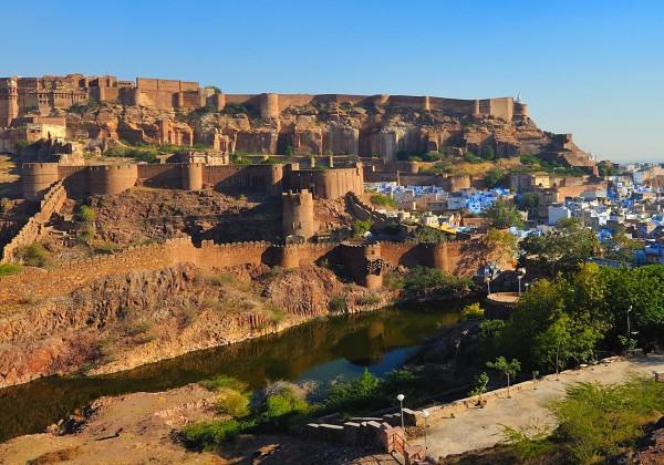 Day 10 : Jodhpur - the blue city guided tour. Then there's free time to explore the shops and markets of this charming town before an evening cruise on picturesque Lake Pichola.