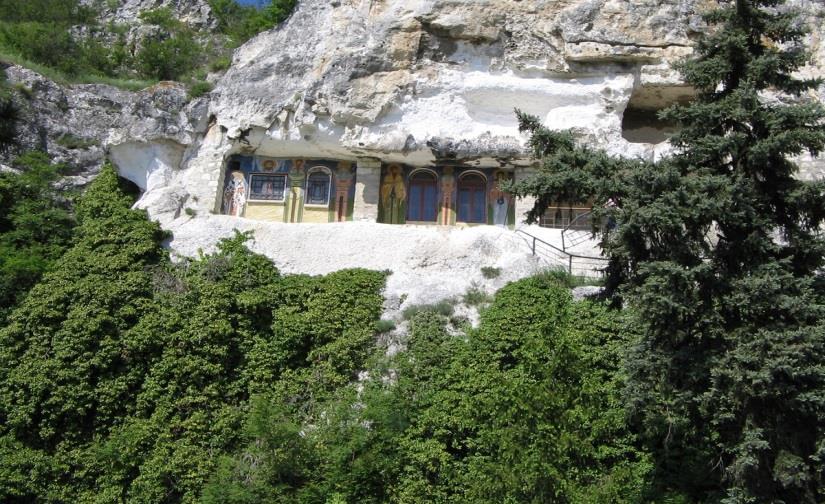 largest cave in Bulgaria OrlovaChuka.