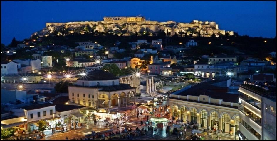 Atinski muzeji- Atina je grad koji je bogat muzejima od kojih su najvažniji: Nacionalni Arheološki muzej 89 - je najvažnijih muzej, koji predstavlja antičku Grčku.