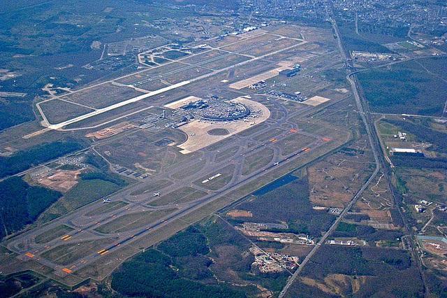 New Chitose Airport opened in 1988 to replace the adjacent Chitose Air Base (ICAO: RJCJ), a joint-use facility which