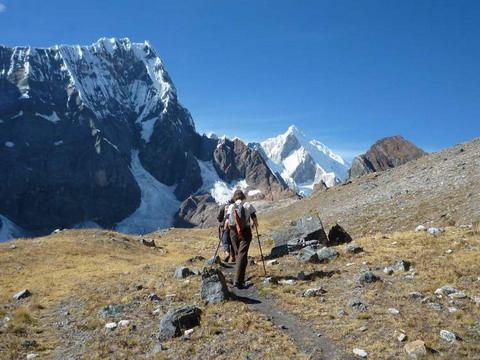 Sambuya Pass OPTION TWO: START AT LLAMAC 10 or 11 Days This option has an easier start, with a hike from Llamac to Quartelhuain which provides one day extra hiking for acclimatisation before crossing