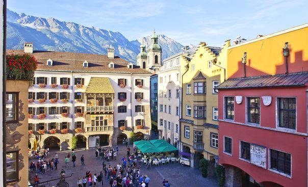 Innsbruck - Bolzano TOUR DESCRIPTION Etsch bicycle path Innsbruck-Bozen Start in Innsbruck, the treasure vault of the Alps, visit the monastery Stams and go to the pass Reschen easily by bus.
