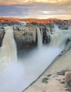 ARID PARKS CLUSTER AUGRABIES FALLS NATIONAL PARK The Augrabies Falls National Park has seen the development of 56 km of new roads, the construction of a new entrance gate and the erection of 117 km