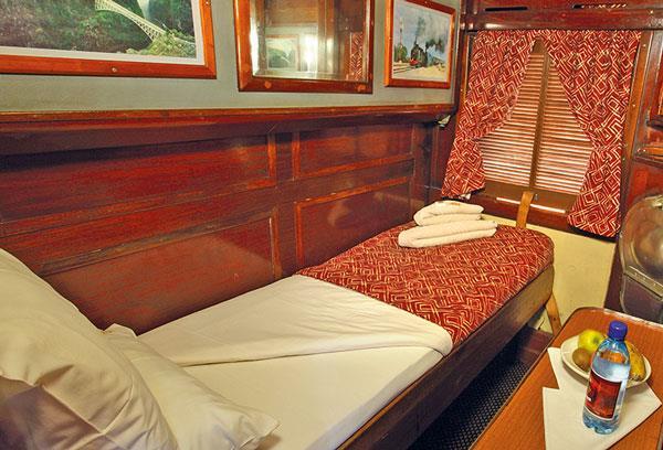 An upper berth can be clapped down to provide additional storage space for luggage. Single compartments (approx. 2.