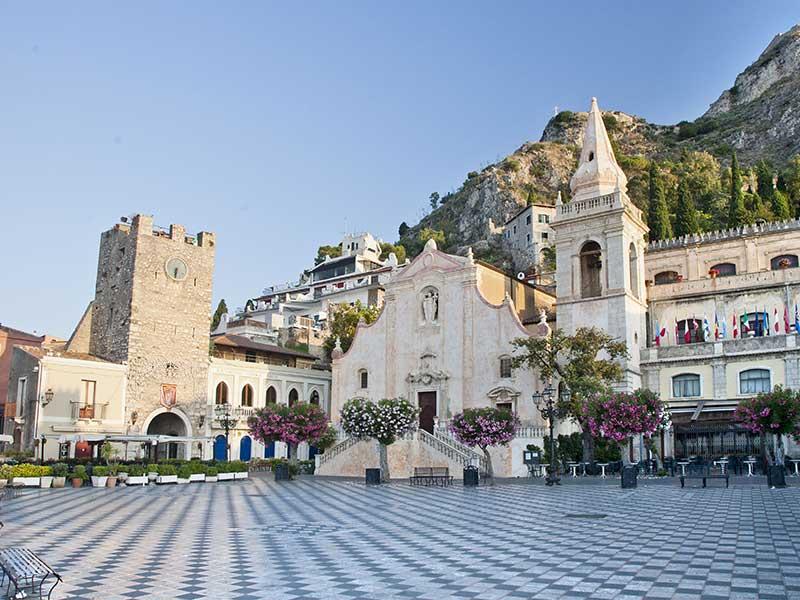May 17th (Thu) Sorrento Amalfi Coast tour Vietri sul Mare Breakfast at the hotel and check out. Departure for a tour on the Amalfi Coast, including stop in Amalfi.